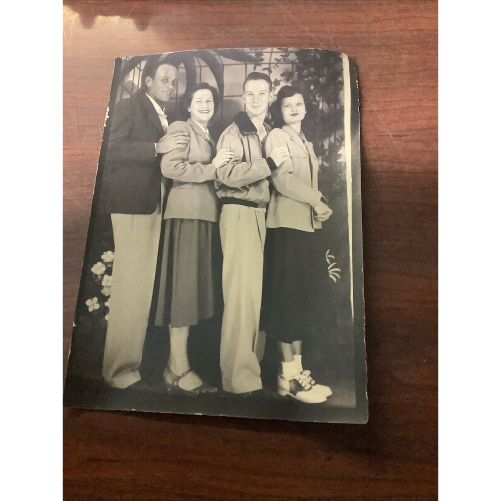 Vintage 1950’s 7X 5 Photo, Family Picture